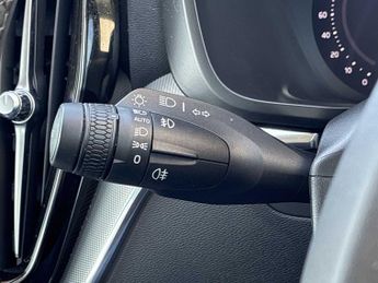 VOLVO XC60 2.0 B4P Plus Dark 5Dr Geartronic