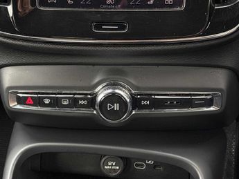 VOLVO XC40 2.0 B3P Plus Dark 5Dr Auto