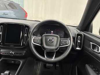 VOLVO XC40 2.0 B3P Plus Dark 5Dr Auto