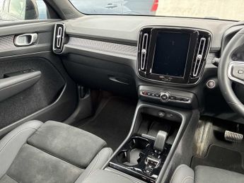 VOLVO XC40 2.0 B3P Plus Dark 5Dr Auto