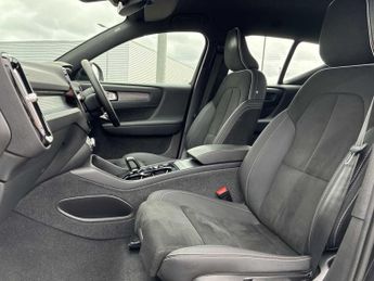 VOLVO XC40 2.0 B3P Plus Dark 5Dr Auto