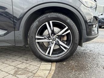 VOLVO XC40 2.0 B3P Plus Dark 5Dr Auto