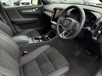 VOLVO XC40 2.0 B3P Plus Dark 5Dr Auto