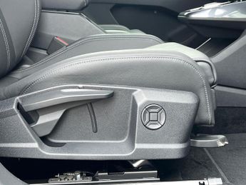 AUDI Q4 210Kw 45 82Kwh S Line 5Dr Auto [Leather]