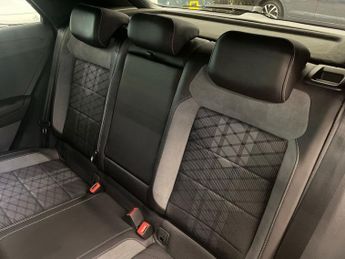 VOLKSWAGEN T-ROC 1.5 Tsi R-Line Suv 5Dr Petrol Dsg Euro 6 (S/S) (150 Ps)