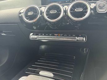 MERCEDES-BENZ CLA Cla 200 Amg Line 4Dr Tip Auto