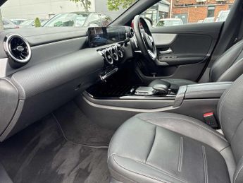 MERCEDES-BENZ CLA Cla 200 Amg Line 4Dr Tip Auto