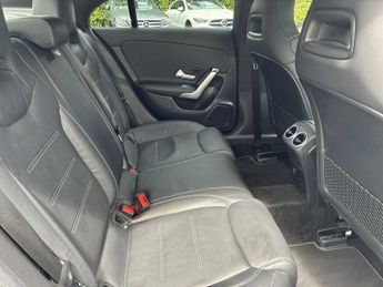 MERCEDES-BENZ CLA Cla 180 Amg Line Executive 4Dr Tip Auto