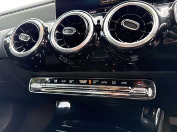 MERCEDES-BENZ CLA Cla 220 Amg Line 4Dr Tip Auto