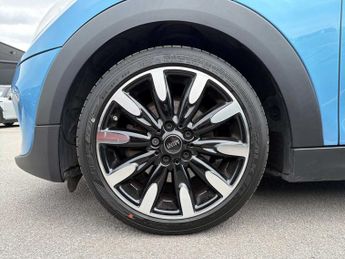 MINI HATCHBACK 1.5 Cooper Exclusive Ii 5Dr Auto