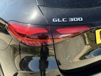 MERCEDES-BENZ GLC Glc 300 4Matic Amg Line 5Dr 9G-Tronic