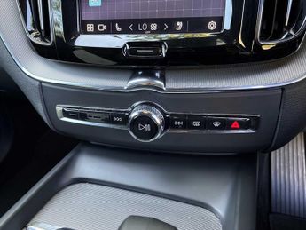 VOLVO XC60 2.0 B4D Plus Dark 5Dr Awd Geartronic
