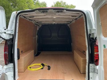 VOLKSWAGEN TRANSPORTER 100Kw 65Kwh Commerce Pro Van Auto