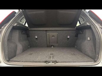 VOLVO XC40 2.0 B3P Plus Dark 5Dr Auto