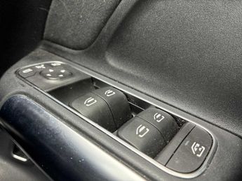 MERCEDES-BENZ GLA Gla 200 Amg Line Executive 5Dr Auto