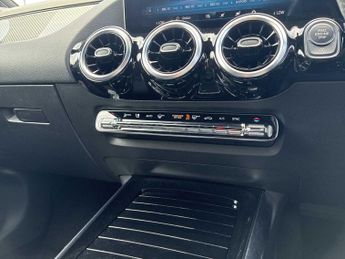 MERCEDES-BENZ GLA Gla 200 Amg Line Executive 5Dr Auto