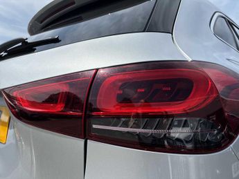 MERCEDES-BENZ GLA Gla 200 Amg Line Executive 5Dr Auto