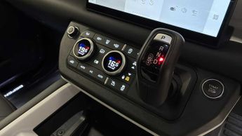 LAND ROVER DEFENDER 3.0 D350 X-Dynamic Hse 130 5Dr Auto
