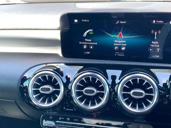 MERCEDES-BENZ CLA Cla 180 Amg Line Premium Plus 4Dr Tip Auto