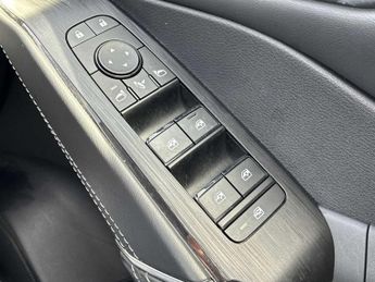 NISSAN QASHQAI 1.3 Dig-T Mh N-Connecta 5Dr