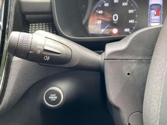 VOLVO XC40 1.5 T3 [163] R Design 5Dr Geartronic