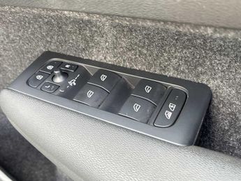 VOLVO XC40 2.0 B4P Plus Dark 5Dr Awd Auto