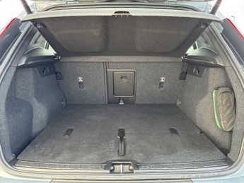 VOLVO XC40 2.0 B4P Plus Dark 5Dr Awd Auto