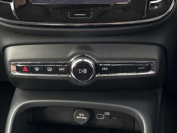 VOLVO XC40 2.0 B4P Plus Dark 5Dr Awd Auto
