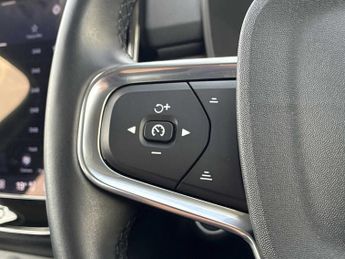 VOLVO XC40 2.0 B4P Plus Dark 5Dr Awd Auto