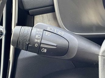 VOLVO XC40 2.0 B4P Plus Dark 5Dr Awd Auto