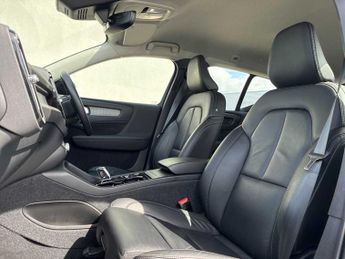 VOLVO XC40 2.0 B4P Plus Dark 5Dr Awd Auto