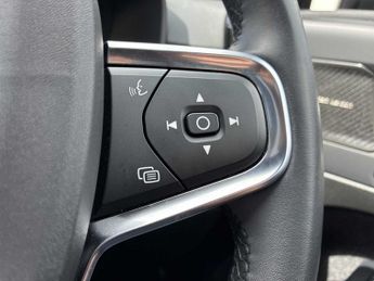 VOLVO XC40 2.0 B4P Ultimate Dark 5Dr Auto
