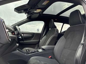 VOLVO XC40 2.0 B4P Ultimate Dark 5Dr Auto