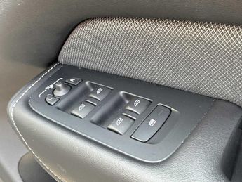 VOLVO XC60 2.0 B5P R Design 5Dr Awd Geartronic