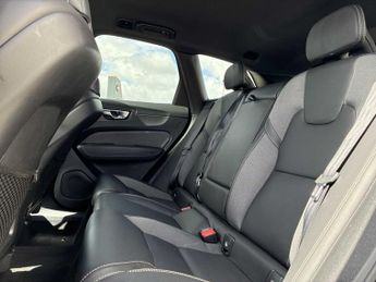 VOLVO XC60 2.0 B5P R Design 5Dr Awd Geartronic