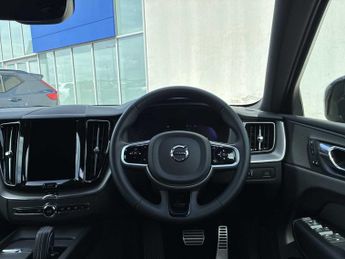 VOLVO XC60 2.0 B5P R Design 5Dr Awd Geartronic