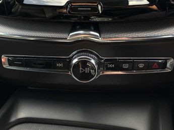 VOLVO XC60 2.0 B5P R Design 5Dr Awd Geartronic
