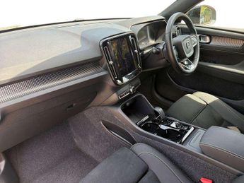VOLVO XC40 2.0 B3P Plus Dark 5Dr Auto