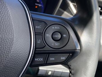 TOYOTA COROLLA 2.0 Vvt-I Hybrid Excel 5Dr Cvt [Jbl/Bi-Tone]