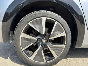 PEUGEOT 208 100Kw Gt Premium 50Kwh 5Dr Auto