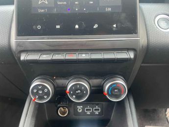 RENAULT CLIO 1.0 Tce 100 Iconic 5Dr Auto