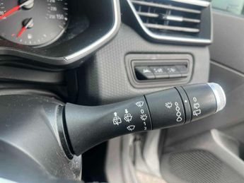 RENAULT CLIO 1.0 Tce 100 Iconic 5Dr Auto