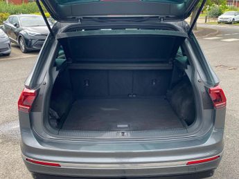 VOLKSWAGEN TIGUAN 2.0 Tdi Bluemotion Tech R-Line Suv 5Dr Diesel Dsg 4Motion Euro 6