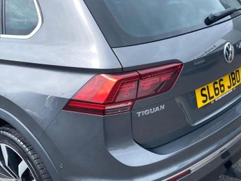 VOLKSWAGEN TIGUAN 2.0 Tdi Bluemotion Tech R-Line Suv 5Dr Diesel Dsg 4Motion Euro 6