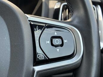 VOLVO V60 2.0 B4D R Design 5Dr Auto