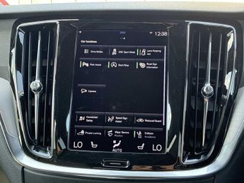 VOLVO V60 2.0 B4D R Design 5Dr Auto