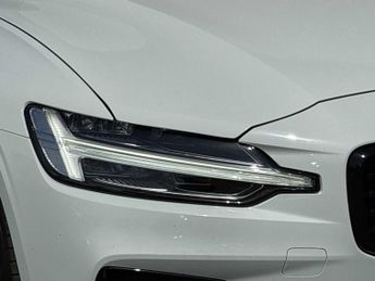 VOLVO V60 2.0 B4D R Design 5Dr Auto