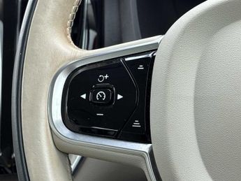 VOLVO XC60 2.0 B5P Core 5Dr Awd Geartronic