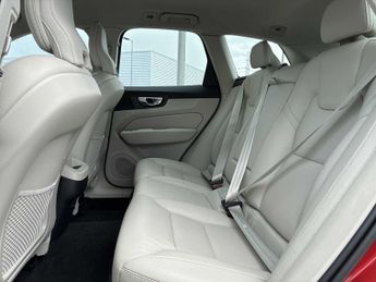 VOLVO XC60 2.0 B5P Core 5Dr Awd Geartronic