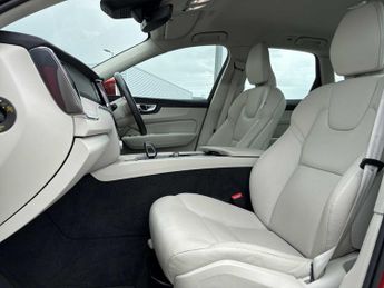 VOLVO XC60 2.0 B5P Core 5Dr Awd Geartronic